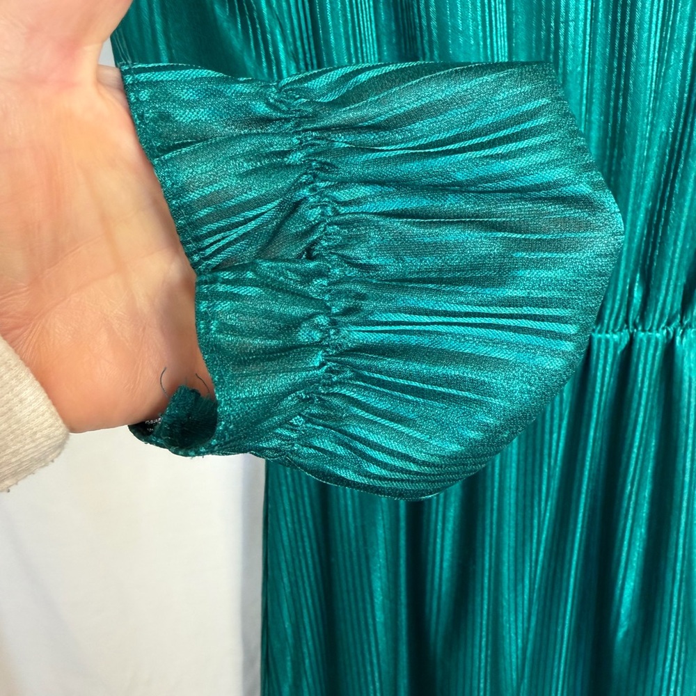 1970s Vintage JC Penny Fashions S Ruffle
Keyhole Neck Knee Length Dress - Picture 5 of 12
